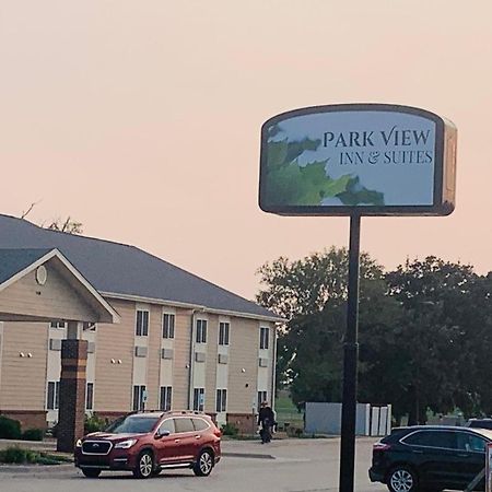 Park View Inn & Suites Hoisington Near Great Bend エクステリア 写真