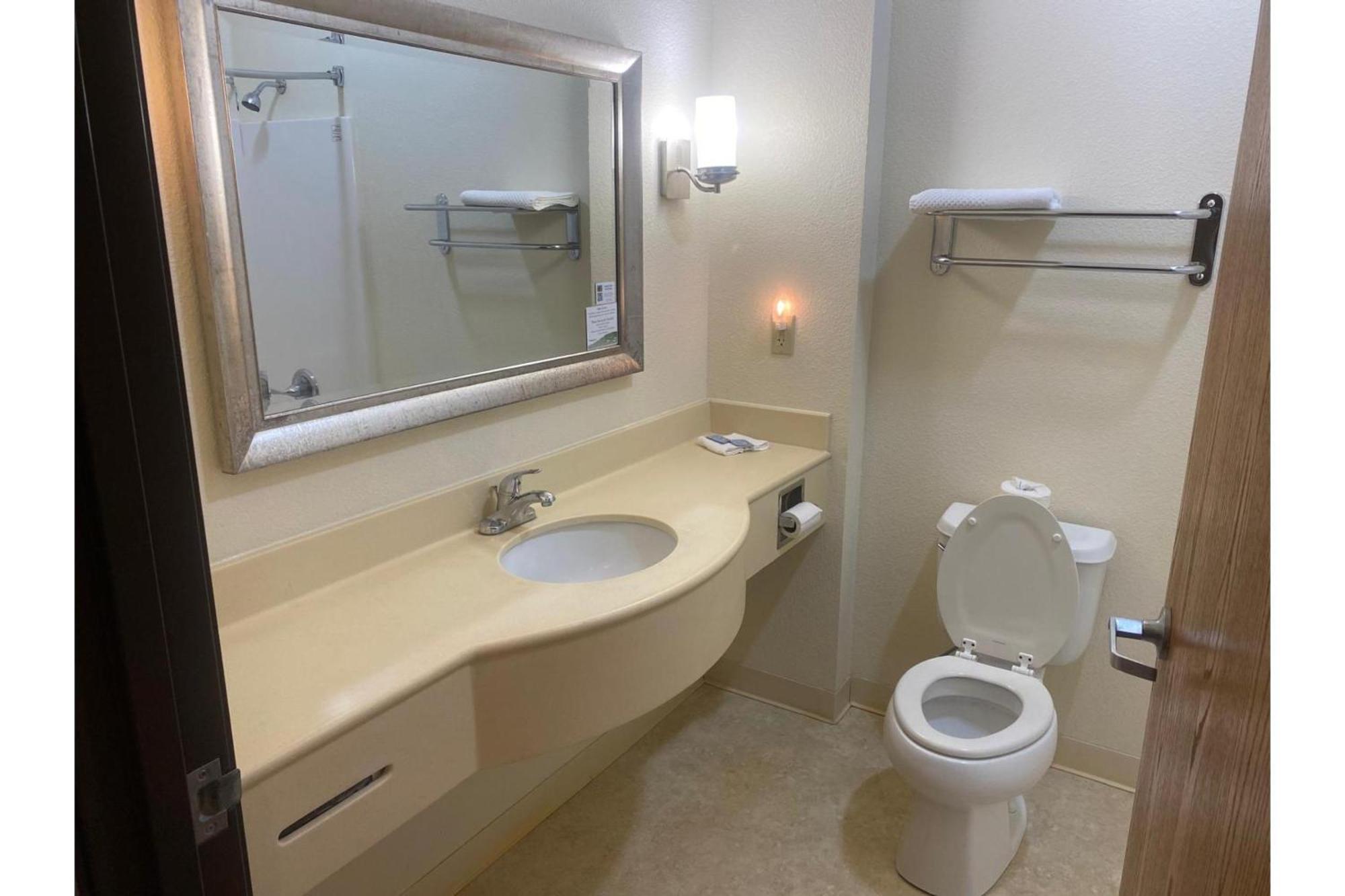Park View Inn & Suites Hoisington Near Great Bend エクステリア 写真