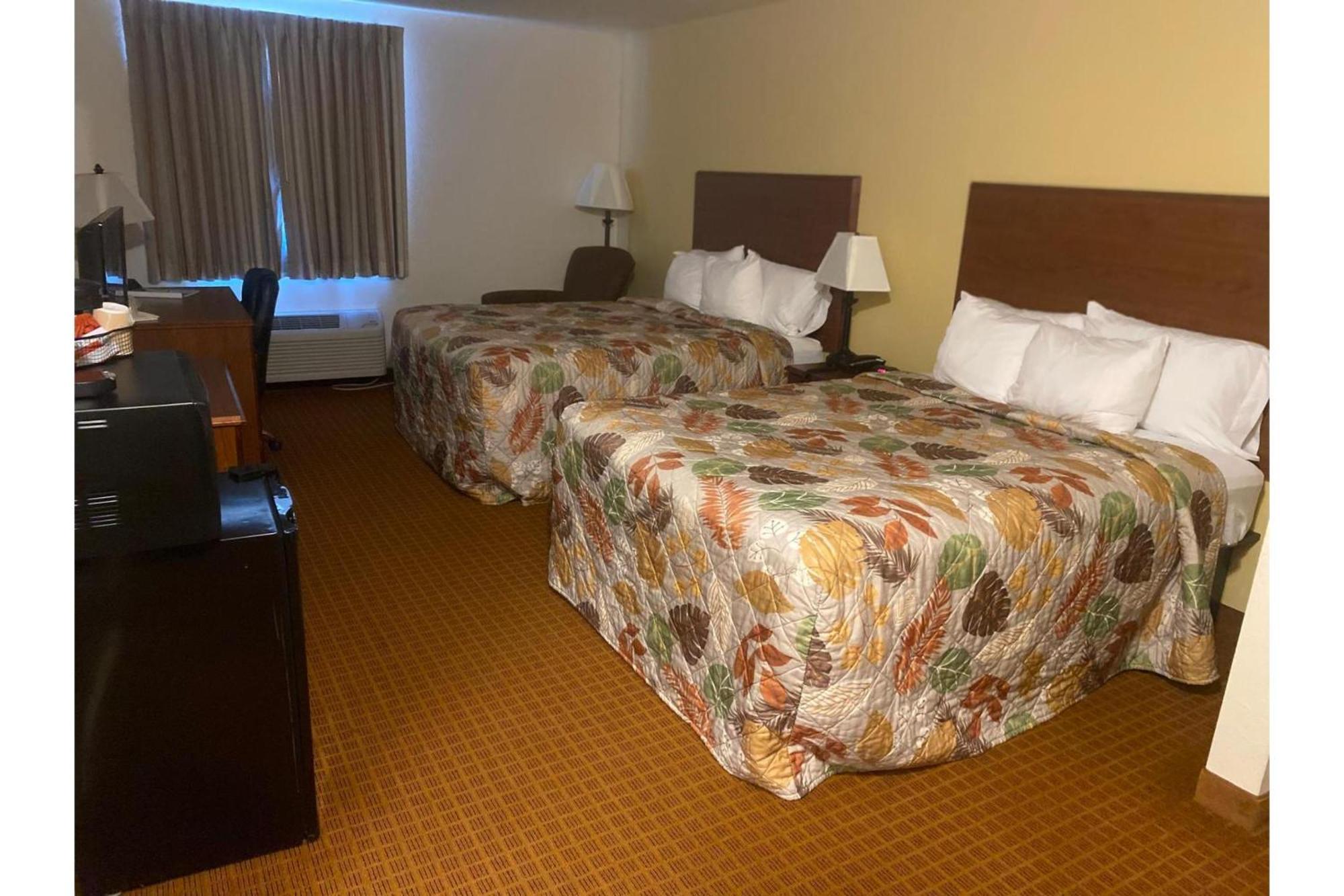 Park View Inn & Suites Hoisington Near Great Bend エクステリア 写真
