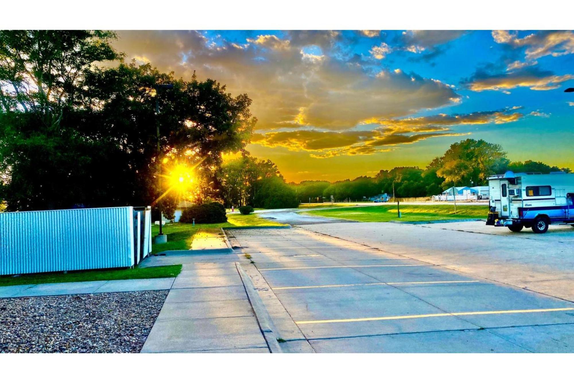 Park View Inn & Suites Hoisington Near Great Bend エクステリア 写真