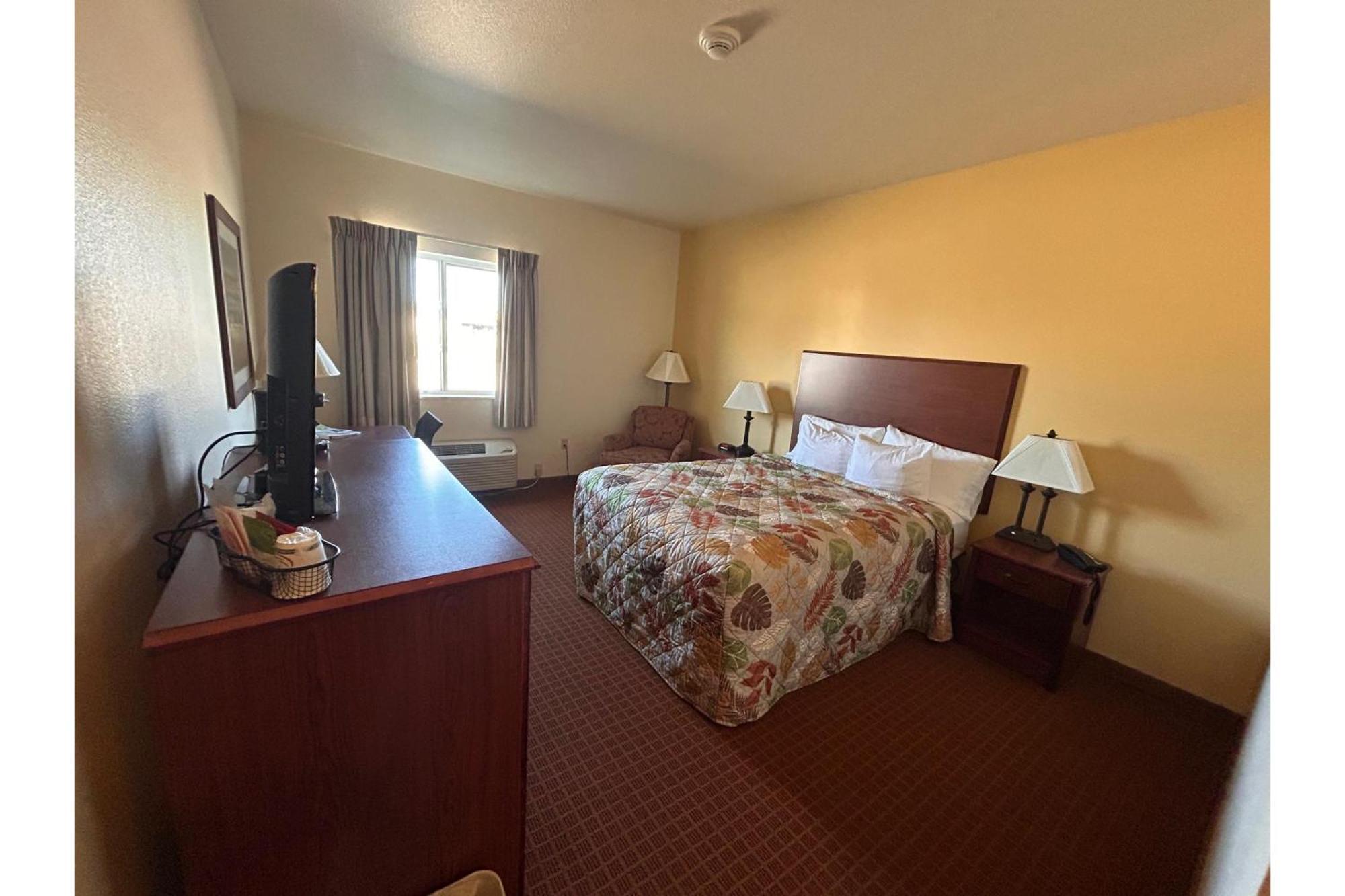 Park View Inn & Suites Hoisington Near Great Bend エクステリア 写真