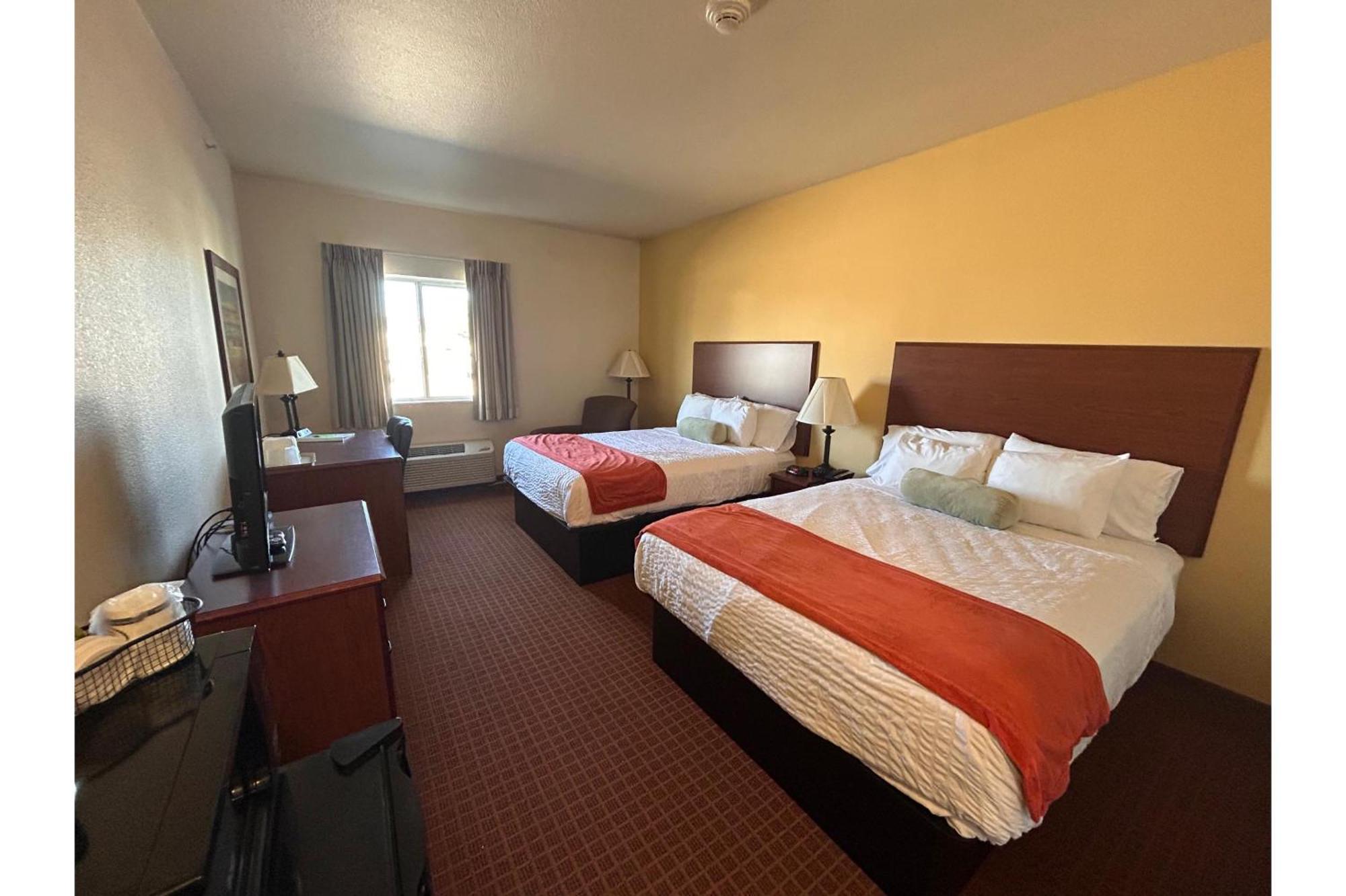 Park View Inn & Suites Hoisington Near Great Bend エクステリア 写真