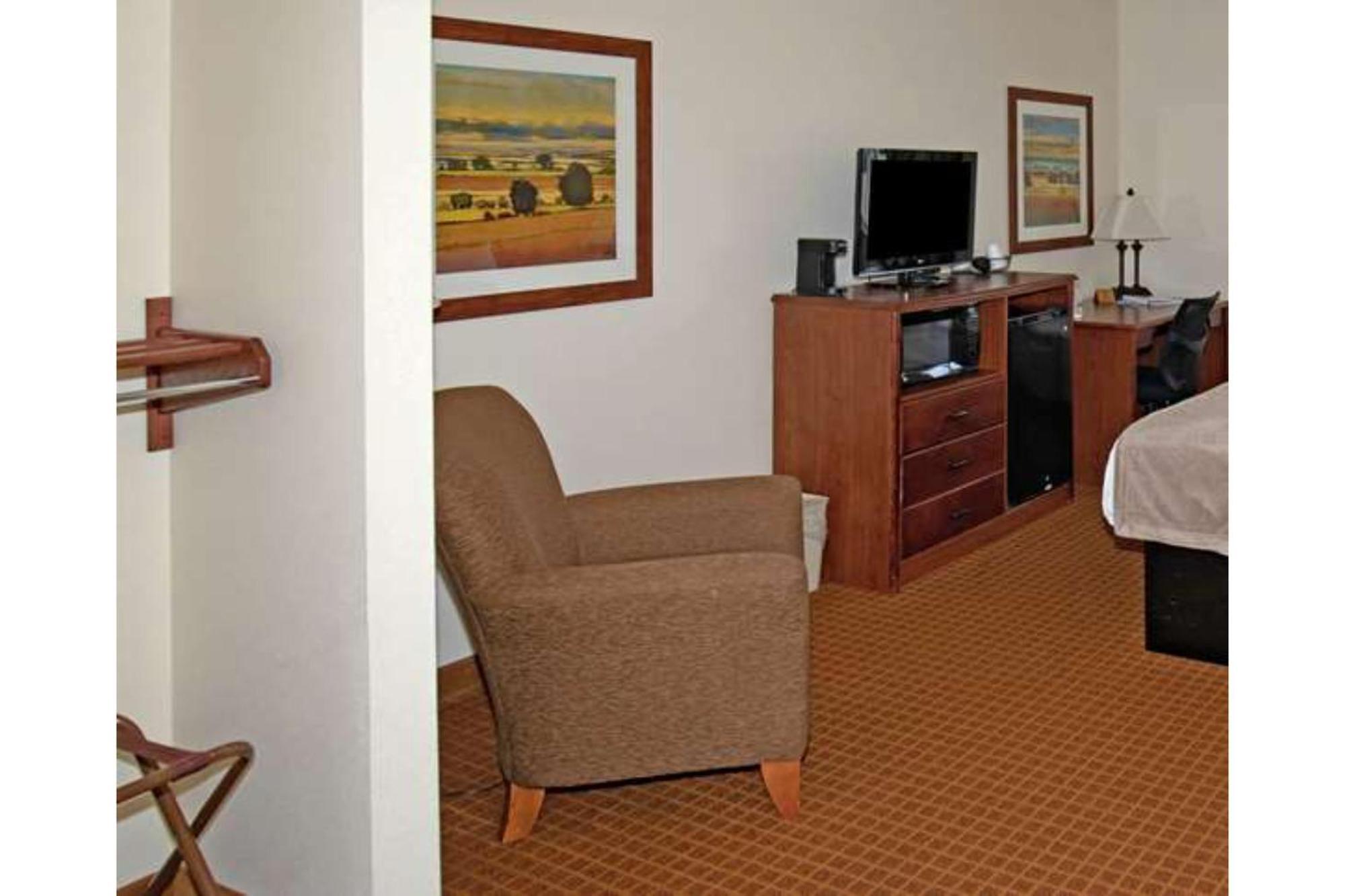 Park View Inn & Suites Hoisington Near Great Bend エクステリア 写真