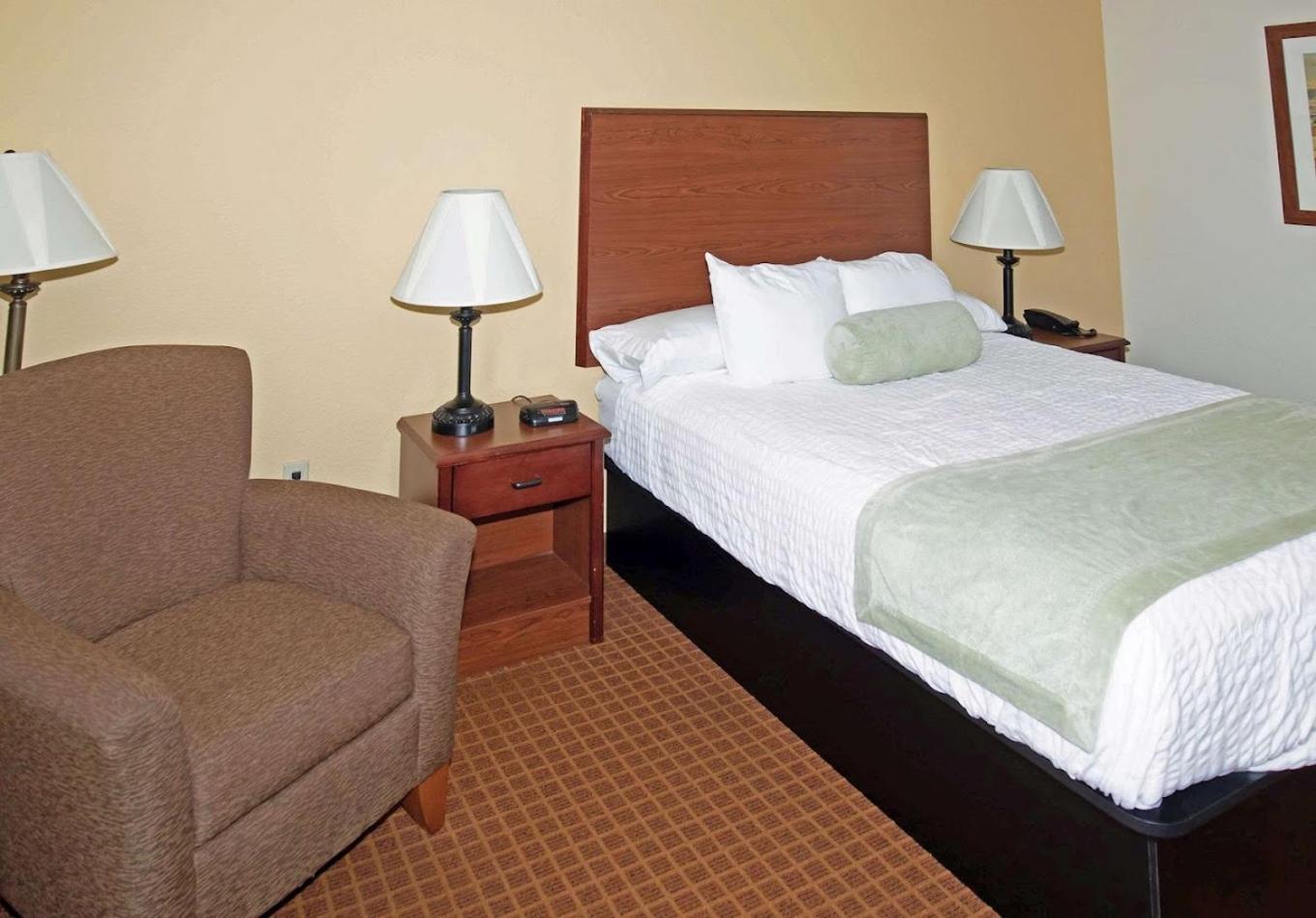 Park View Inn & Suites Hoisington Near Great Bend エクステリア 写真