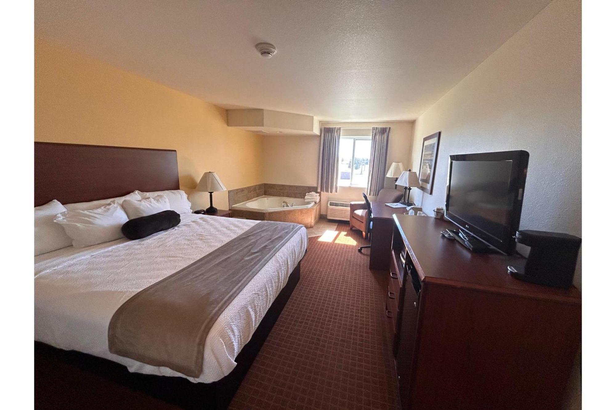 Park View Inn & Suites Hoisington Near Great Bend エクステリア 写真