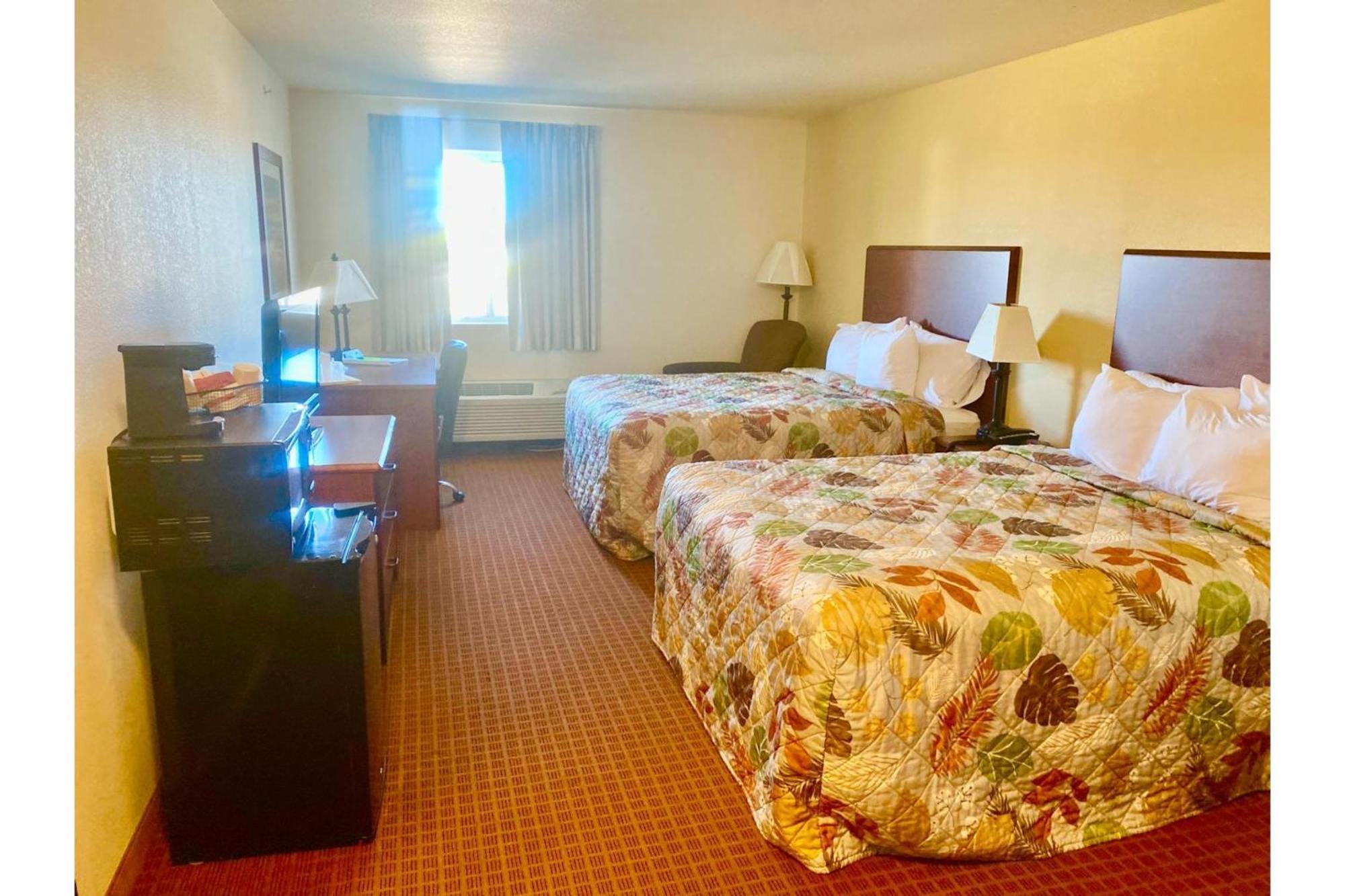 Park View Inn & Suites Hoisington Near Great Bend エクステリア 写真