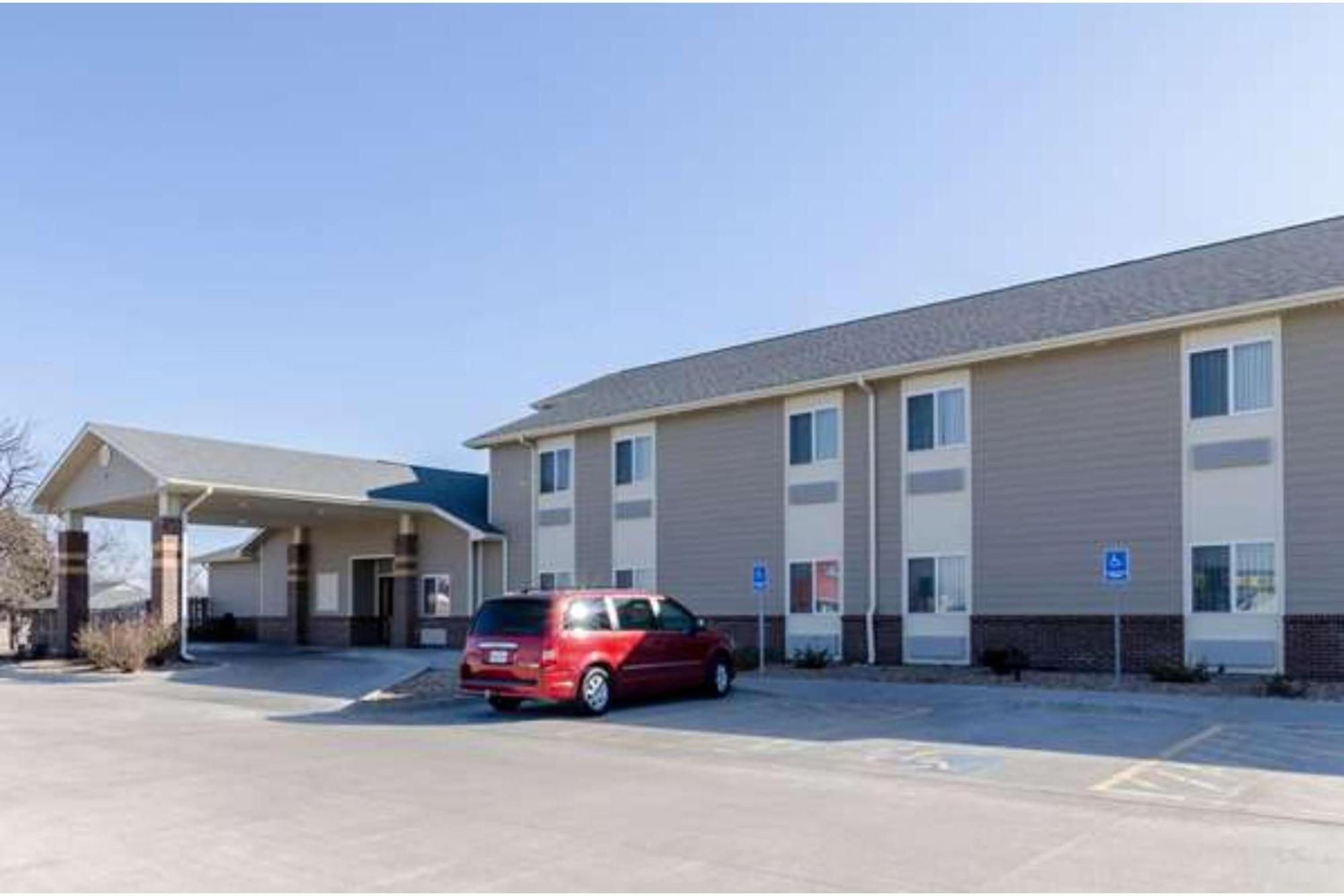 Park View Inn & Suites Hoisington Near Great Bend エクステリア 写真