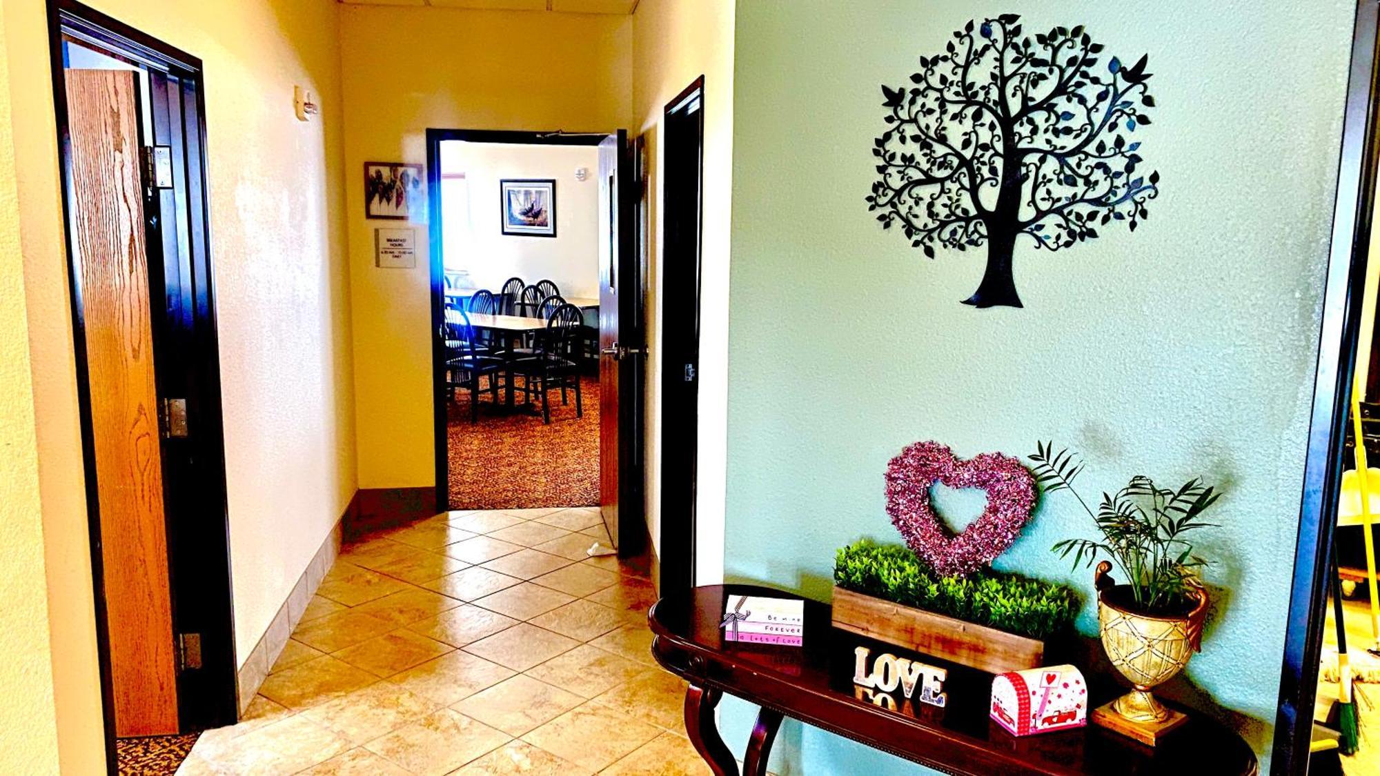 Park View Inn & Suites Hoisington Near Great Bend エクステリア 写真