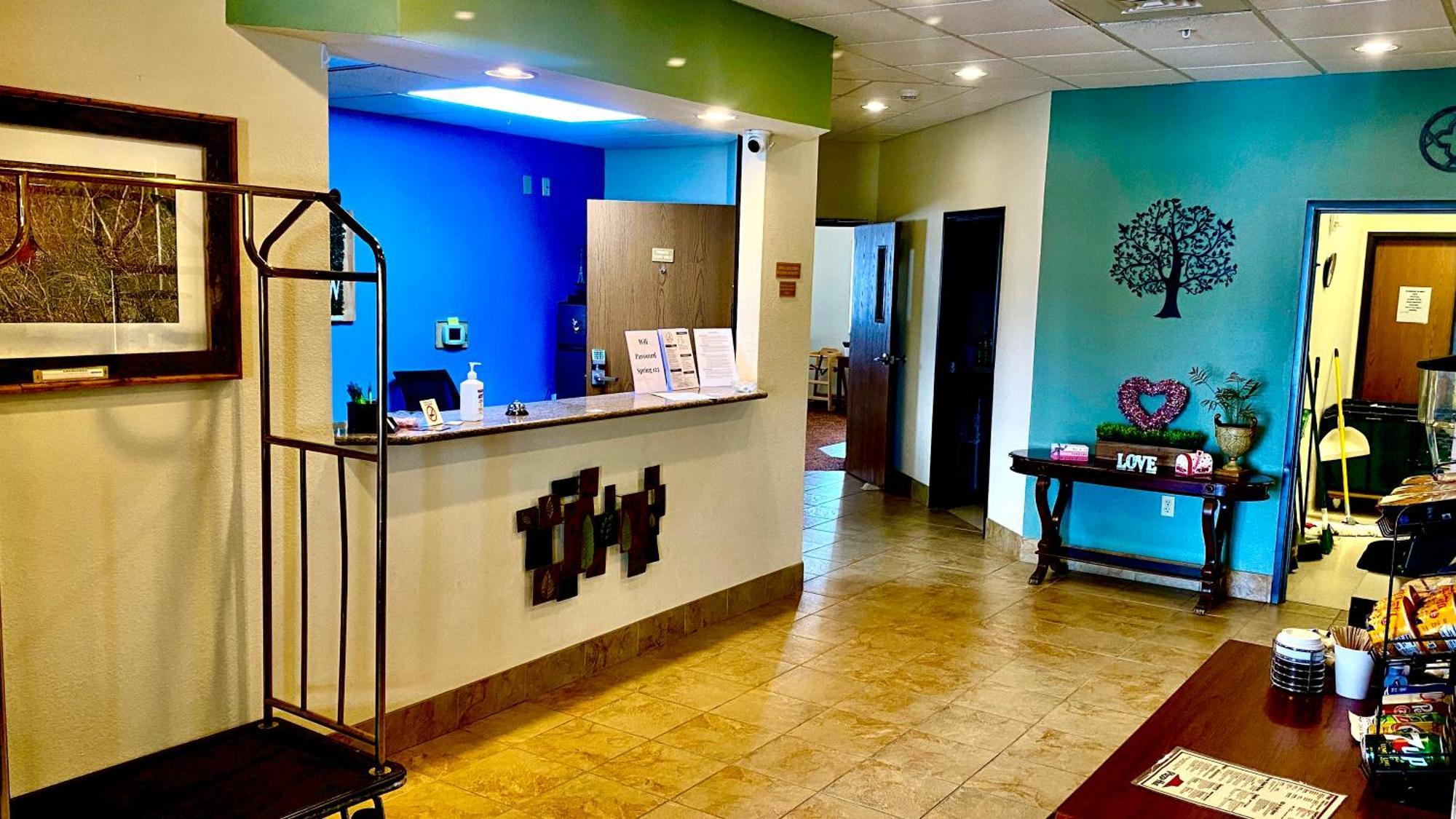 Park View Inn & Suites Hoisington Near Great Bend エクステリア 写真
