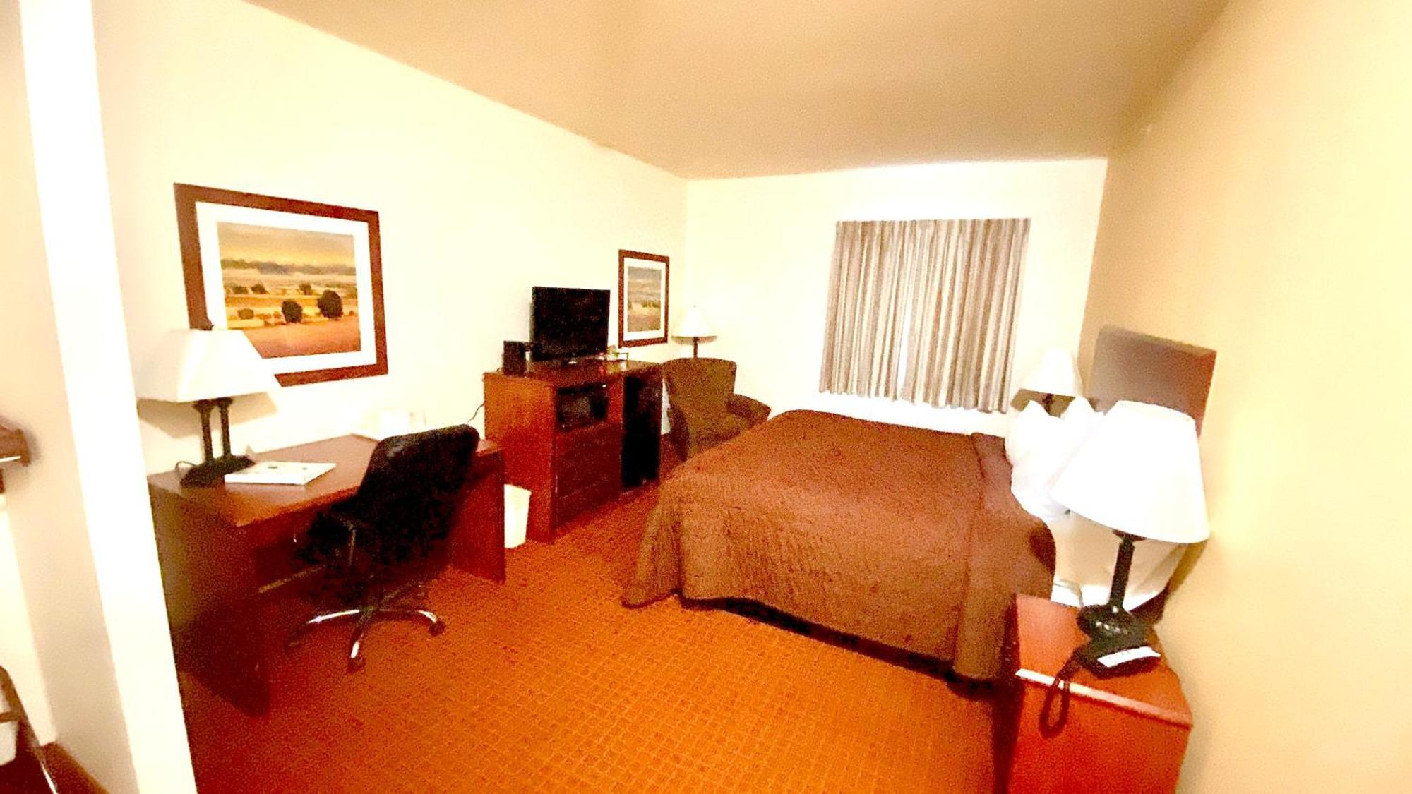Park View Inn & Suites Hoisington Near Great Bend エクステリア 写真