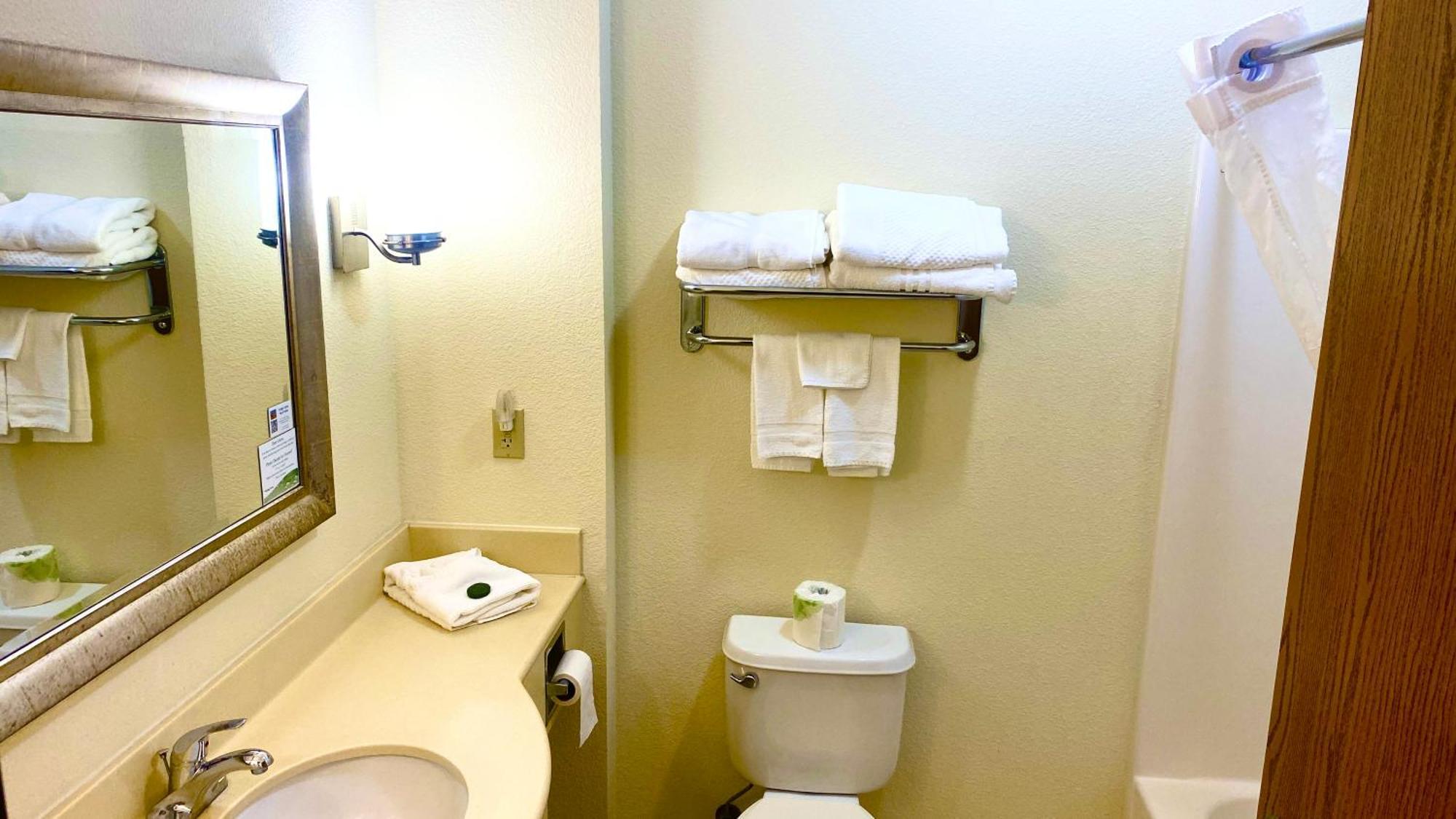 Park View Inn & Suites Hoisington Near Great Bend エクステリア 写真